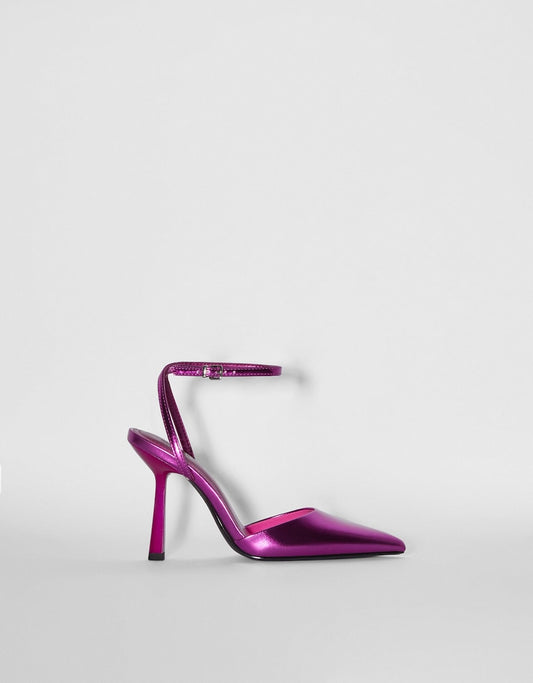 High-heel metallic slingback shoes